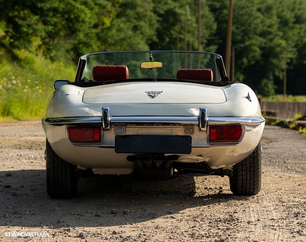 Jaguar E-Type - 28