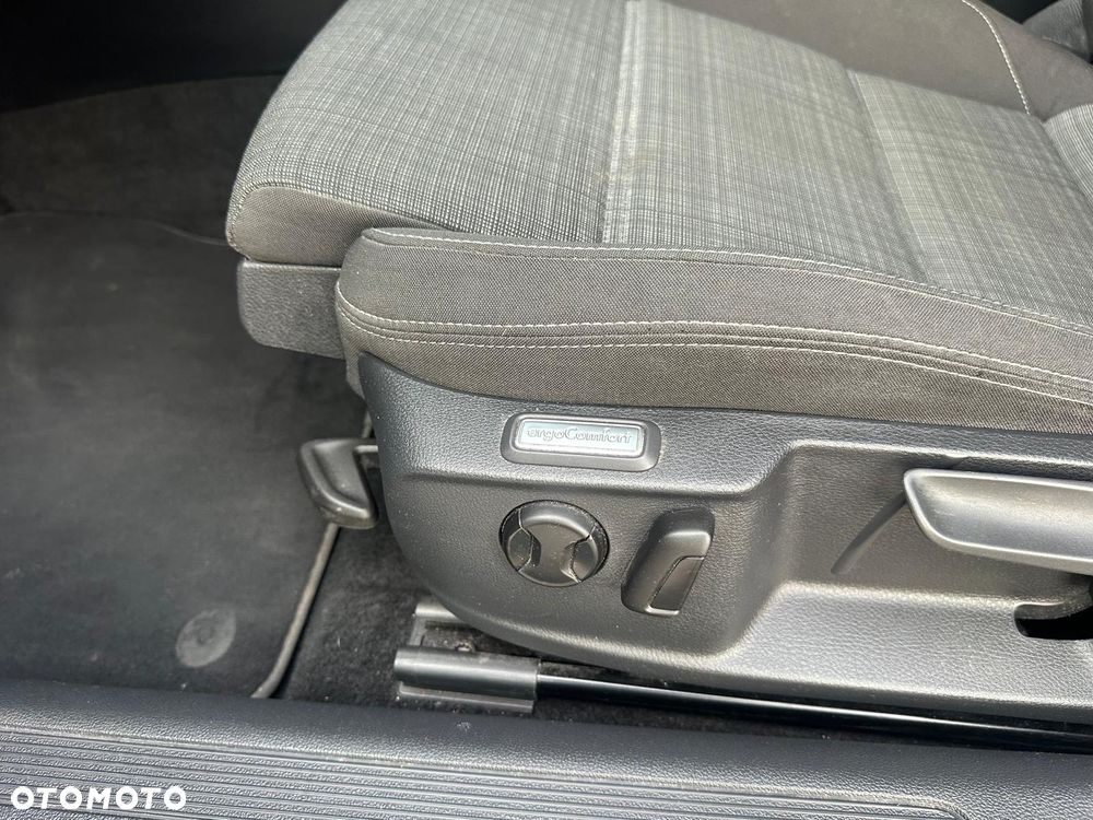 Volkswagen Passat Variant 2.0 TDI EVO Elegance DSG - 15