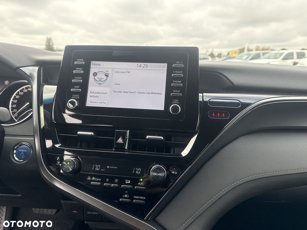 Toyota Camry 2.5 Hybrid Comfort CVT - 22