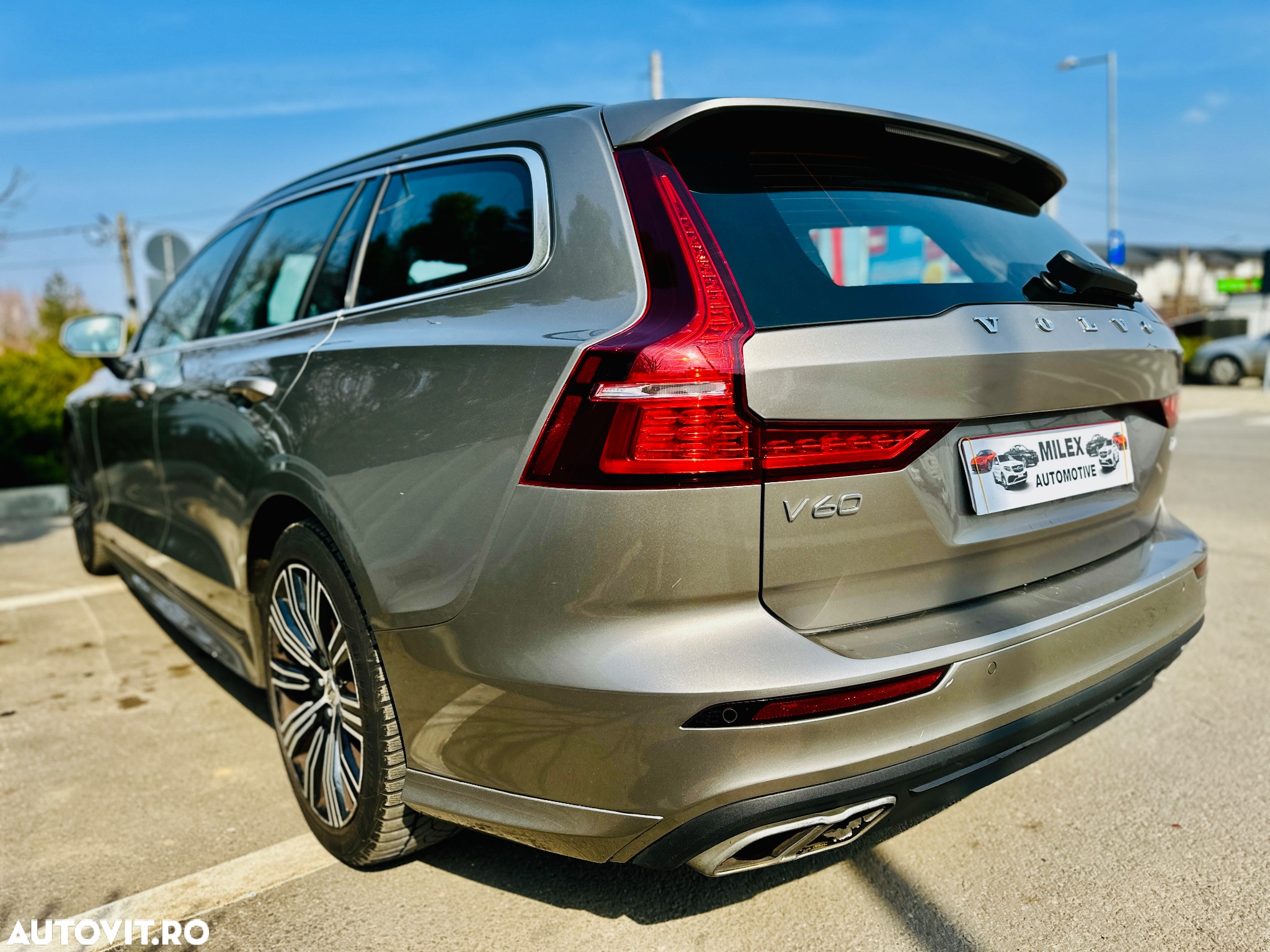 Volvo V60 T5 Geartronic Momentum - 8