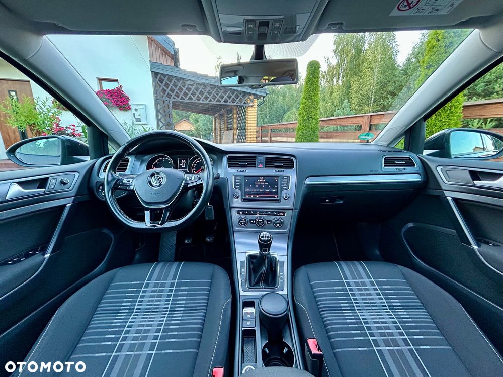 Volkswagen Golf - 33