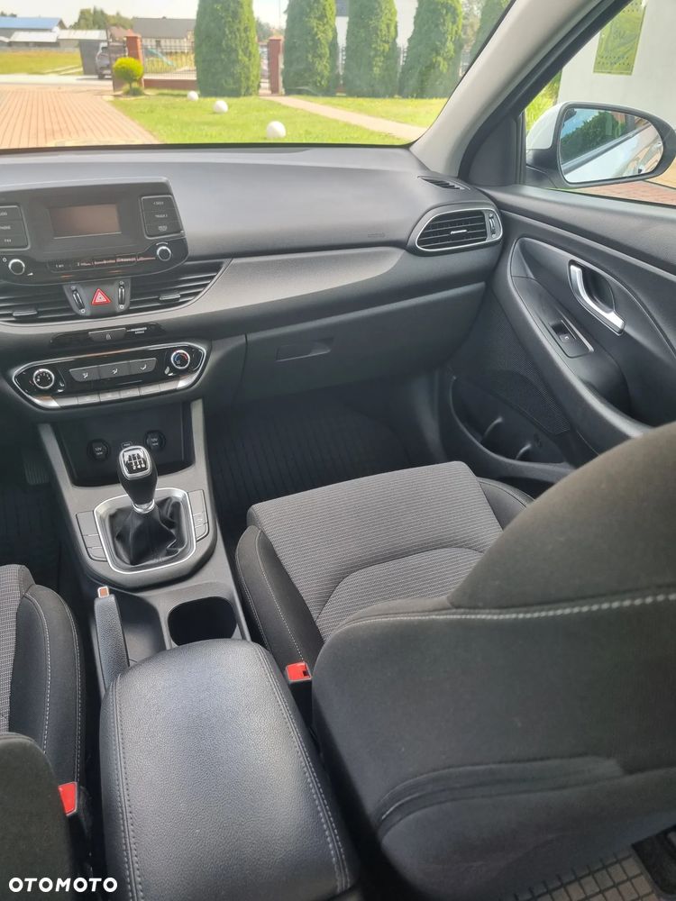 Hyundai i30 1.5 DPI Classic + - 15