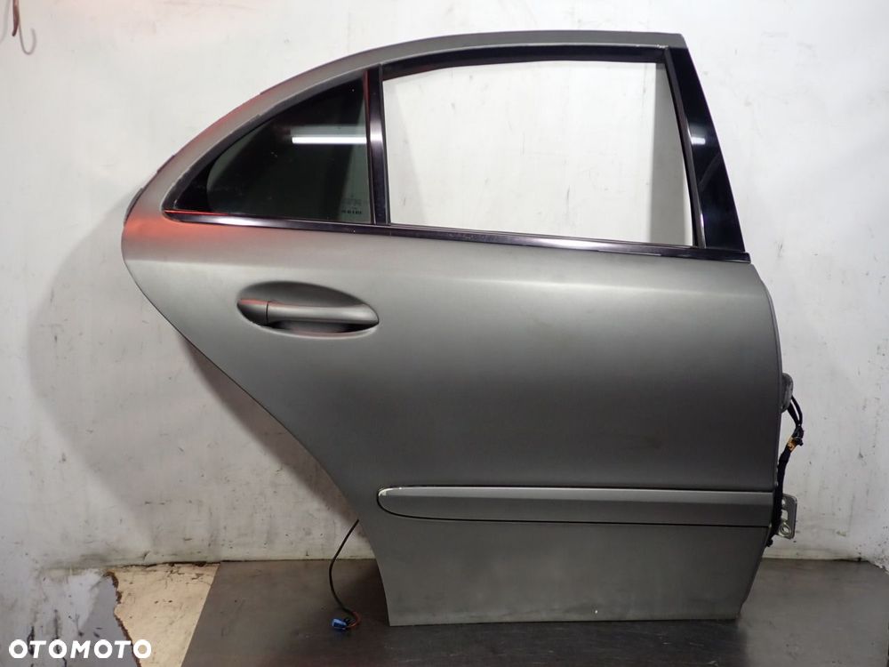 DRZWI PRAWY TYŁ MERCEDES-BENZ W211 E200 CDI - 1