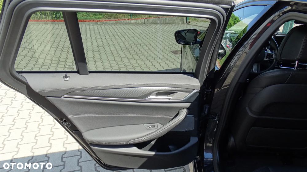 BMW Seria 5 530e xDrive M Sport sport - 7