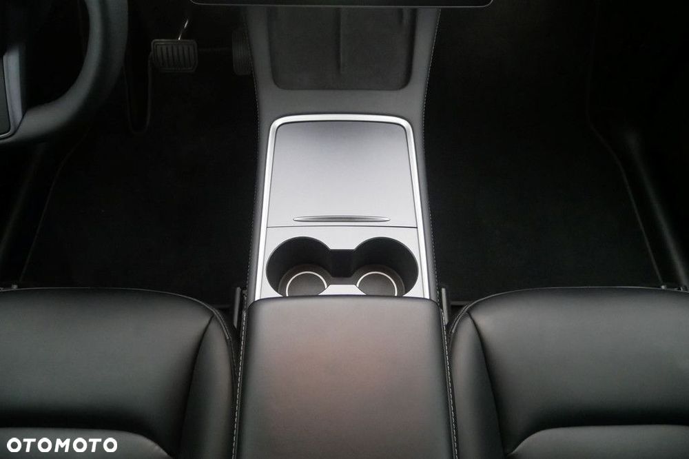 Tesla Model Y - 11