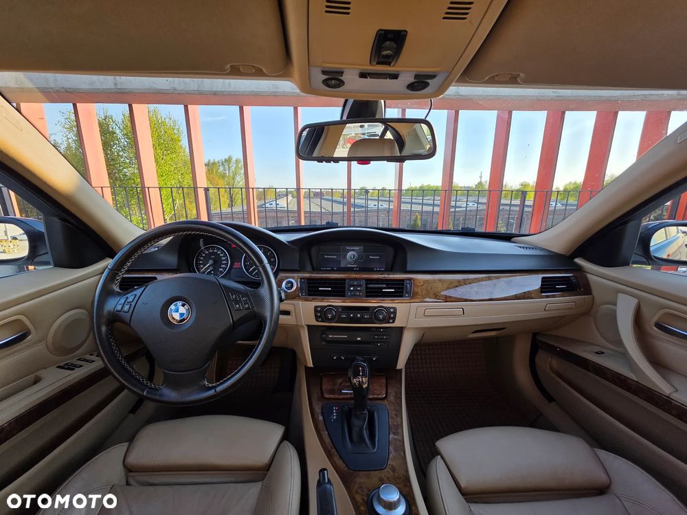 BMW Seria 3 330i - 12