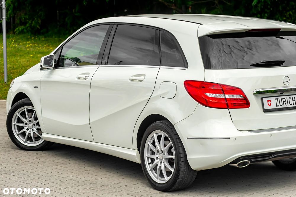Mercedes-Benz Klasa B 200 7G-DCT AMG Line - 38