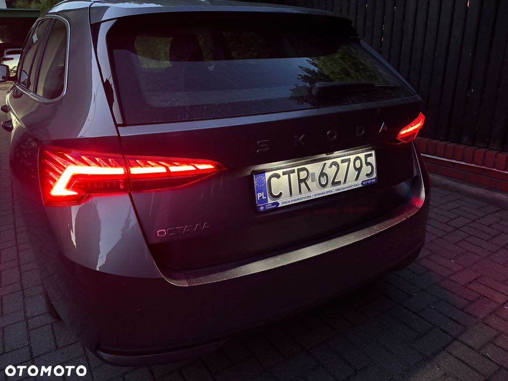 Skoda Octavia 1.5 TSI mHEV Selection DSG - 9