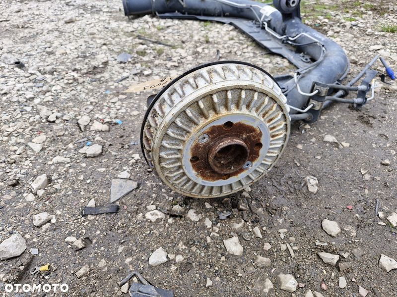 RENAULT TWINGO III 3 0.9 B BELKA ZAWIESZENIA TYŁ OŚ TYLNA 555013592R - 6