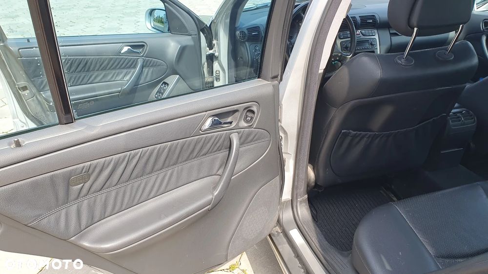 Mercedes-Benz Klasa C 240 4Matic Avantgarde - 8