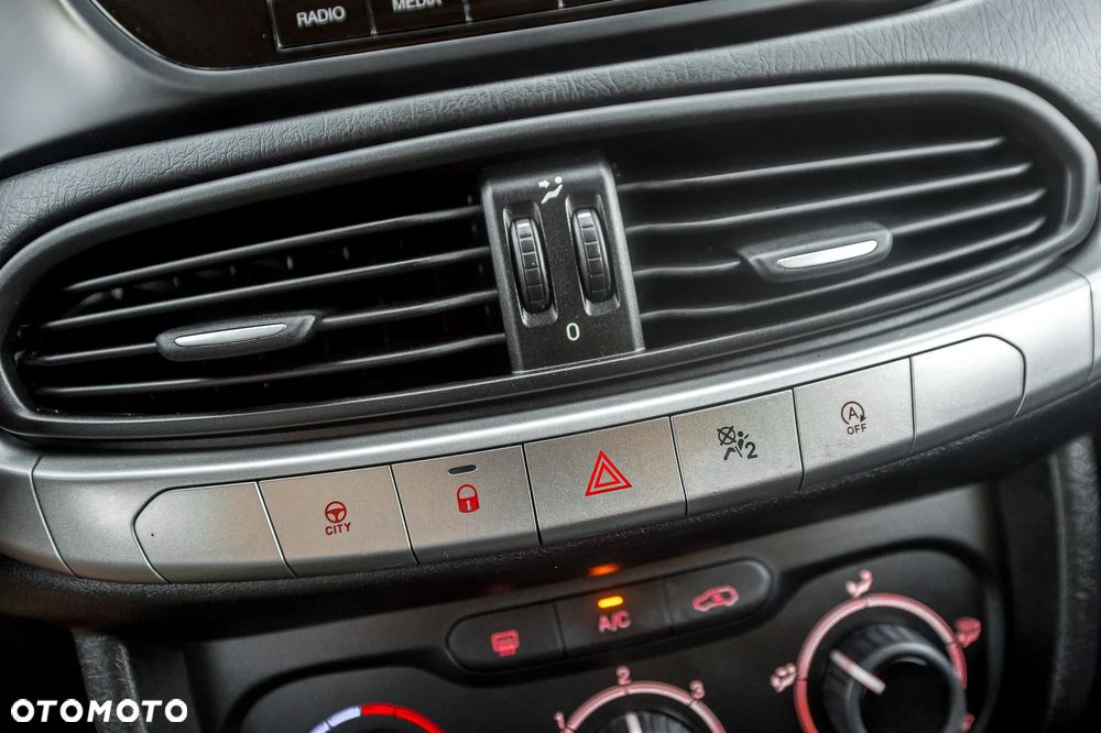 Fiat Tipo Kombi 1.4 T-Jet Easy - 32