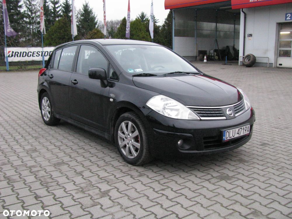Nissan Tiida - 1
