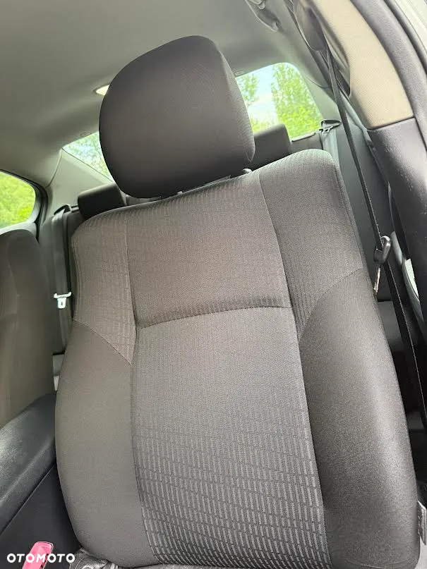 Toyota Avensis - 16