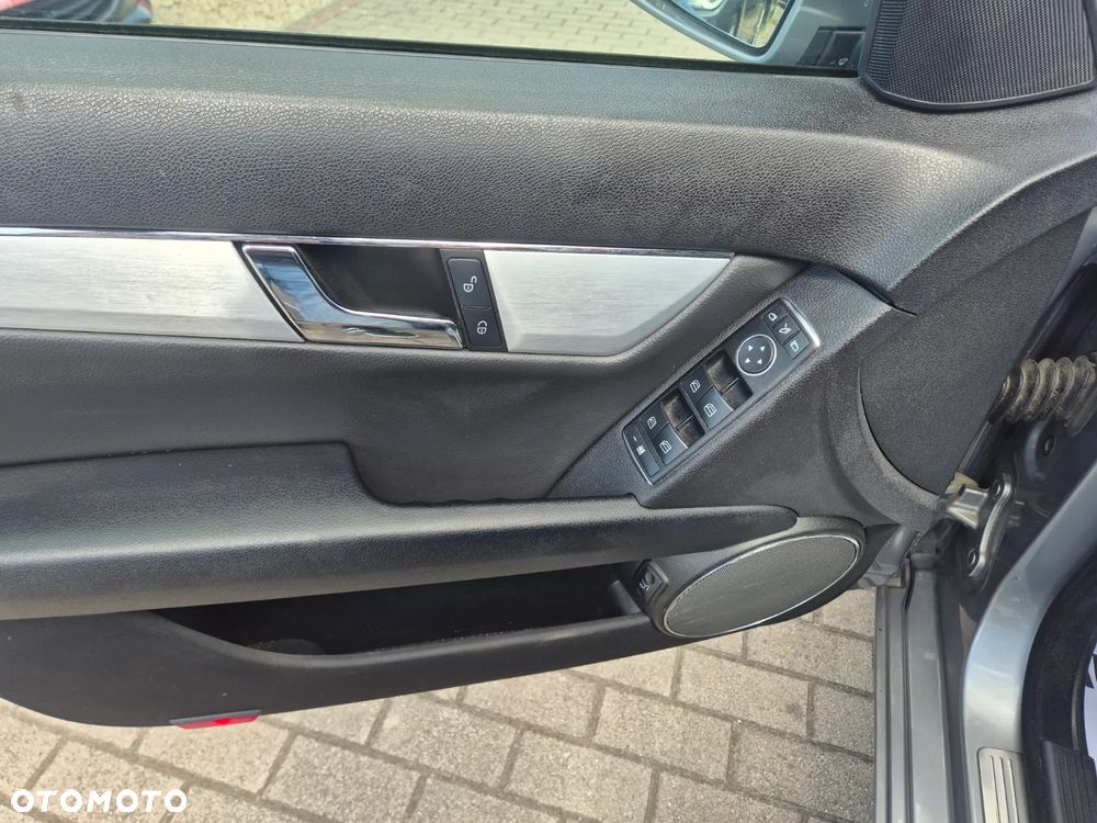 Mercedes-Benz Klasa C 200 (BlueEFFICIENCY) 7G-TRONIC Avantgarde - 14