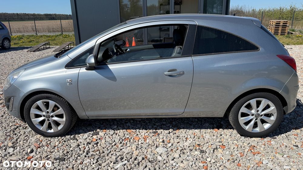 Opel Corsa 1.4 16V 150 Jahre - 10