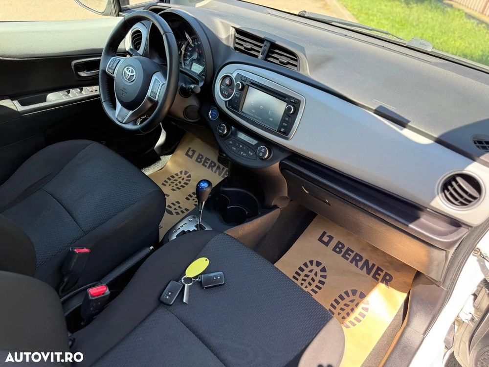 Toyota Yaris 1.5 VVT-i HSD Sol - 23