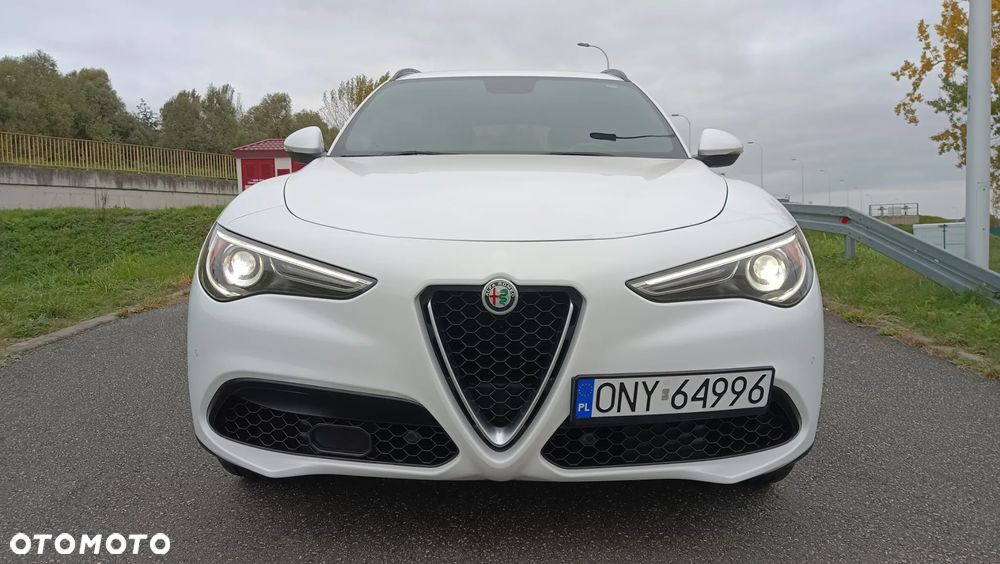 Alfa Romeo Stelvio 2.0 Turbo 16V AT8-Q4 Ti - 4