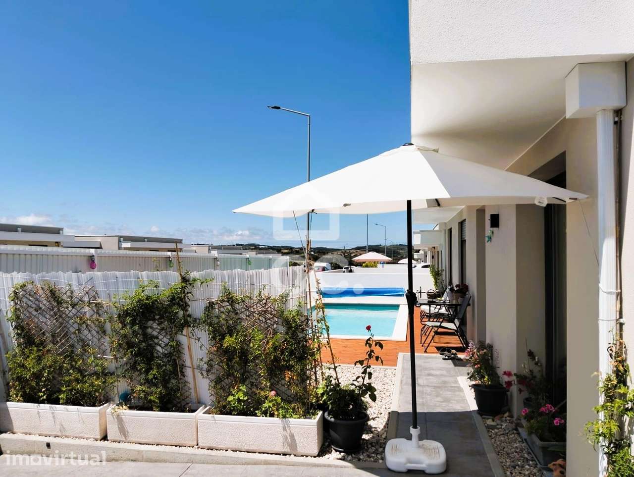 MORADIA T3 COM PISCINA - Grande imagem: 2/34