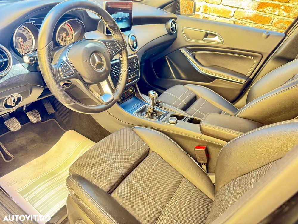 Mercedes-Benz GLA 180 - 12