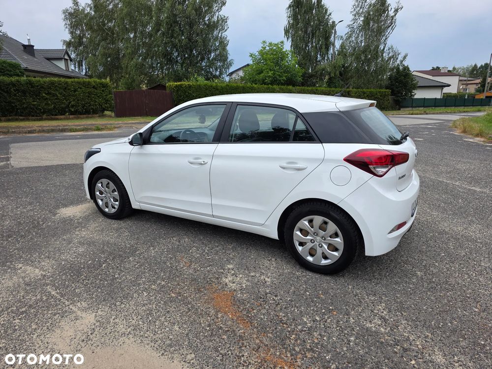 Hyundai i20 blue 1.2 Trend - 24