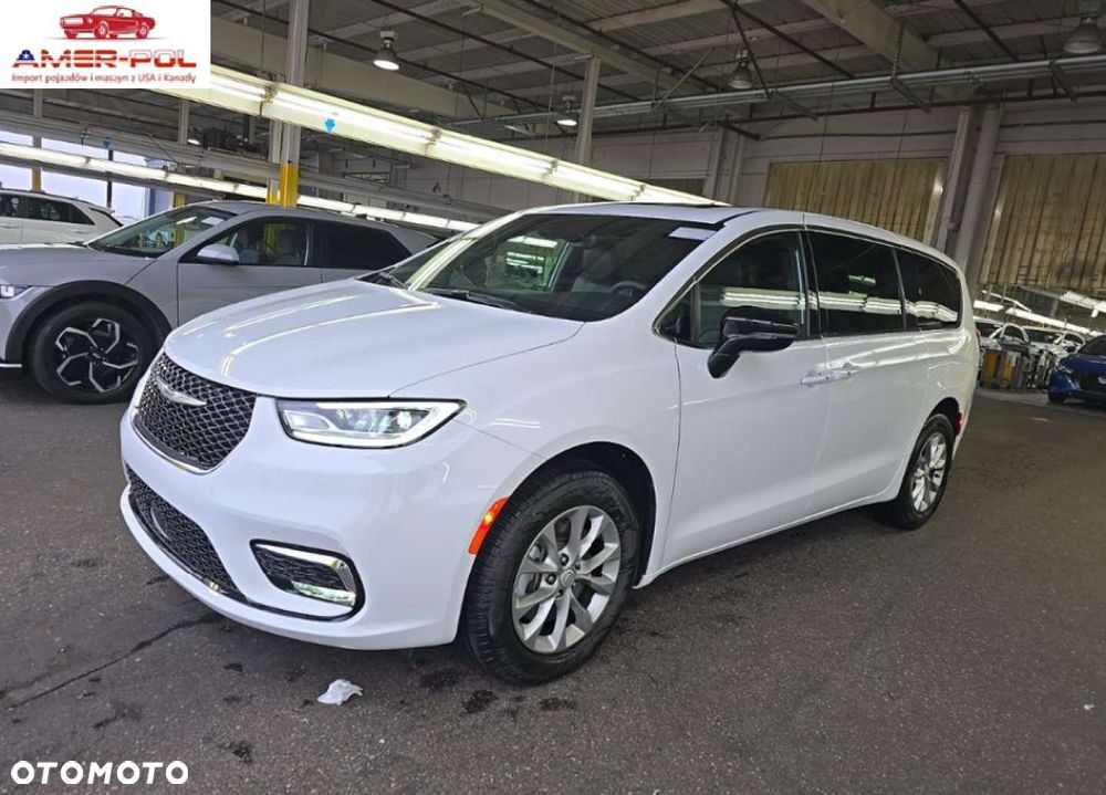 Chrysler Pacifica - 2