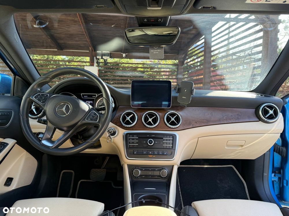 Mercedes-Benz GLA 200 7G-DCT - 9