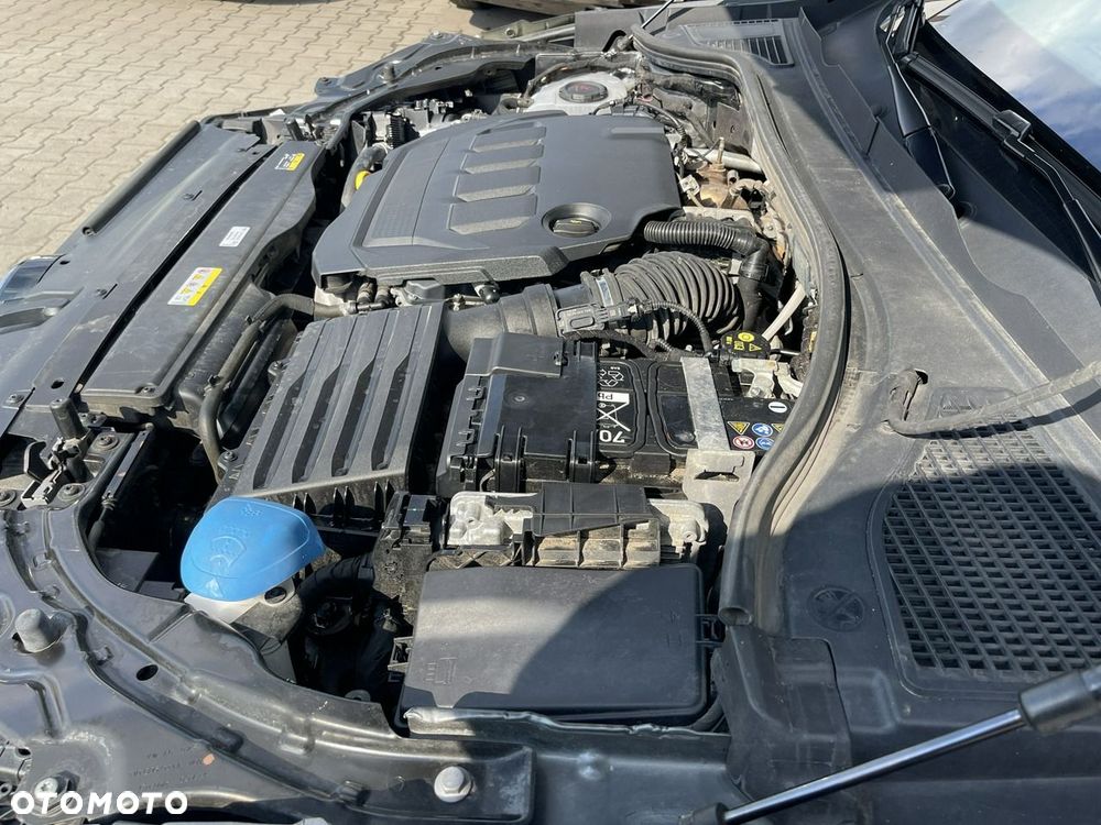 Volkswagen Passat Variant 2.0 TDI SCR Elegance DSG - 19