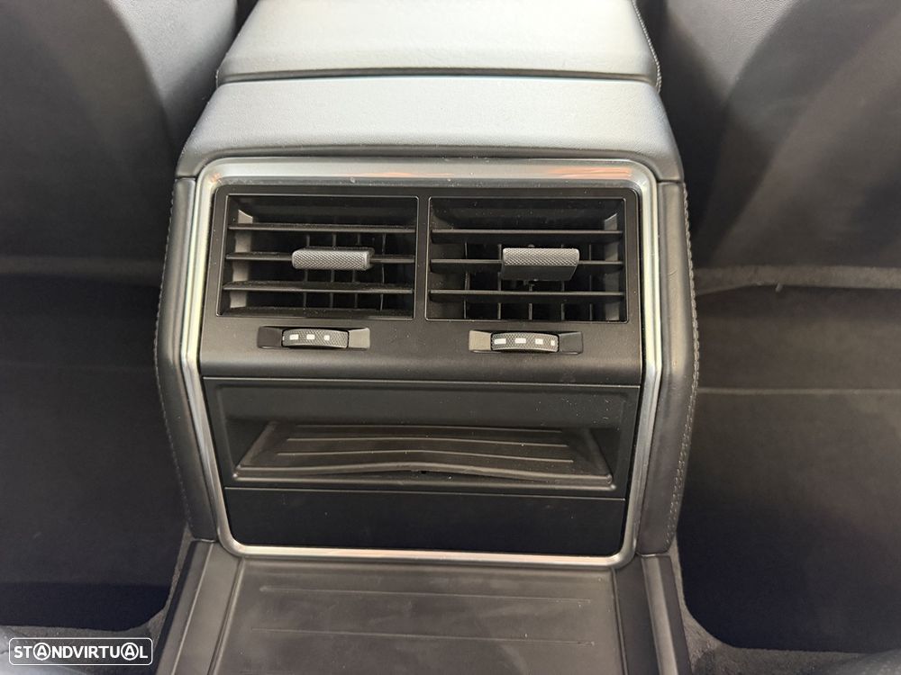 Porsche Panamera 4 E-Hybrid - 30