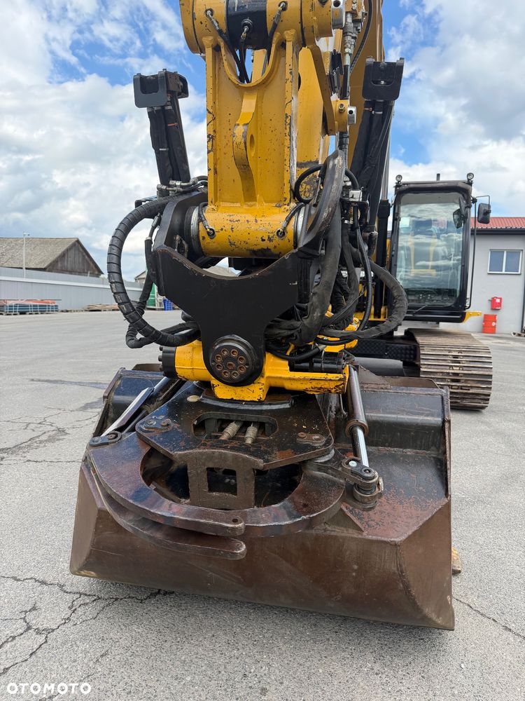 Caterpillar - 24