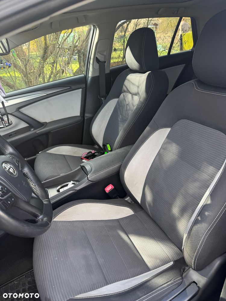 Toyota Avensis 1.8 Premium - 23