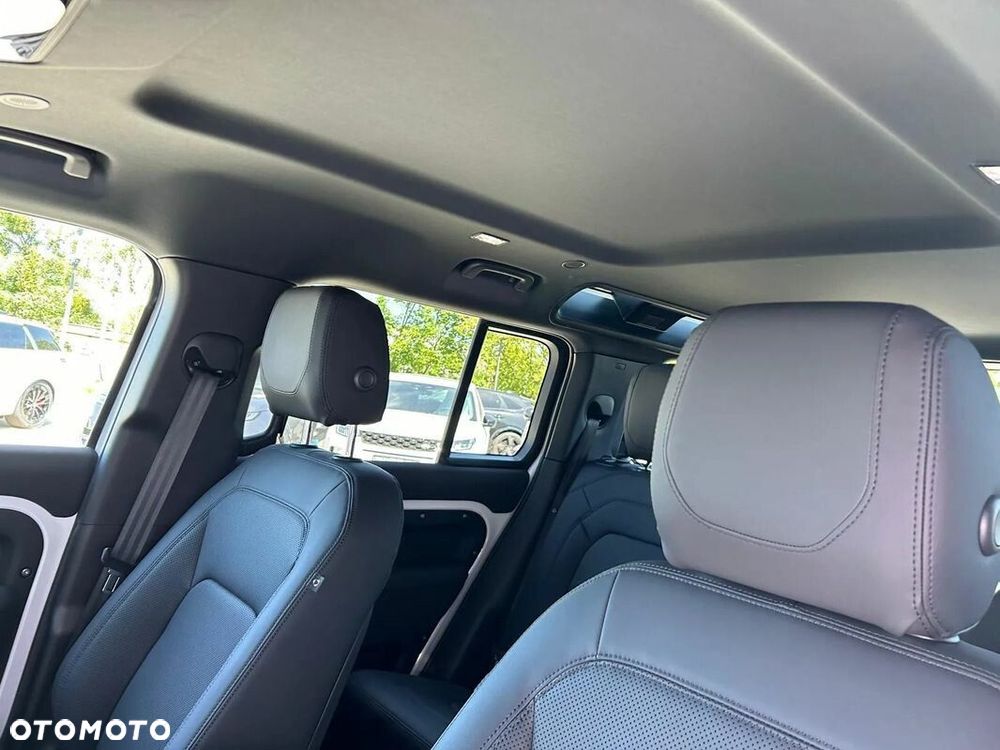 Land Rover Defender - 9