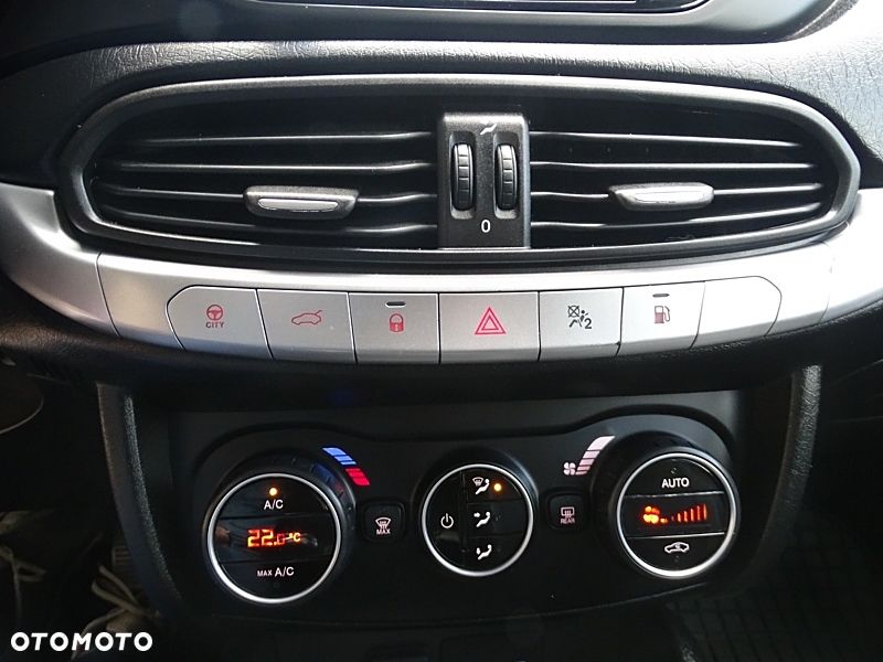 Fiat Tipo 1.4 T-Jet 16v Lounge EU6d - 28