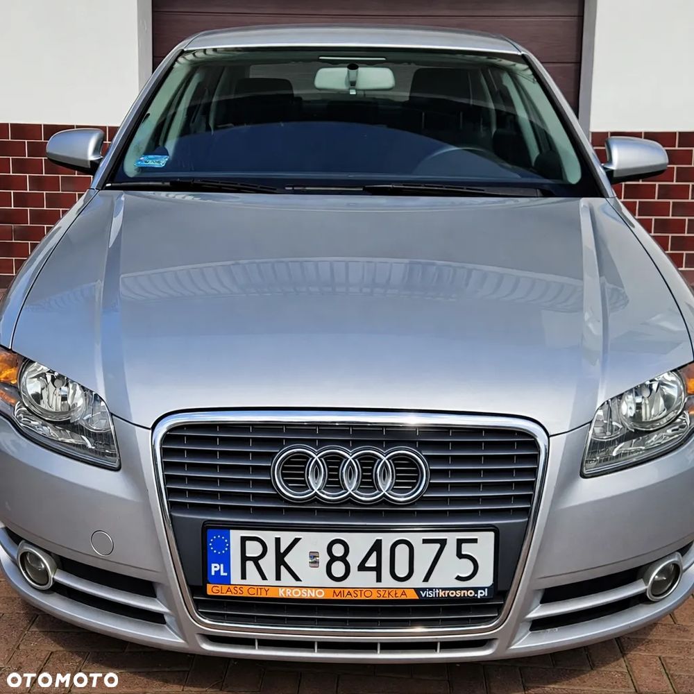 Audi A4 Limousine - 1
