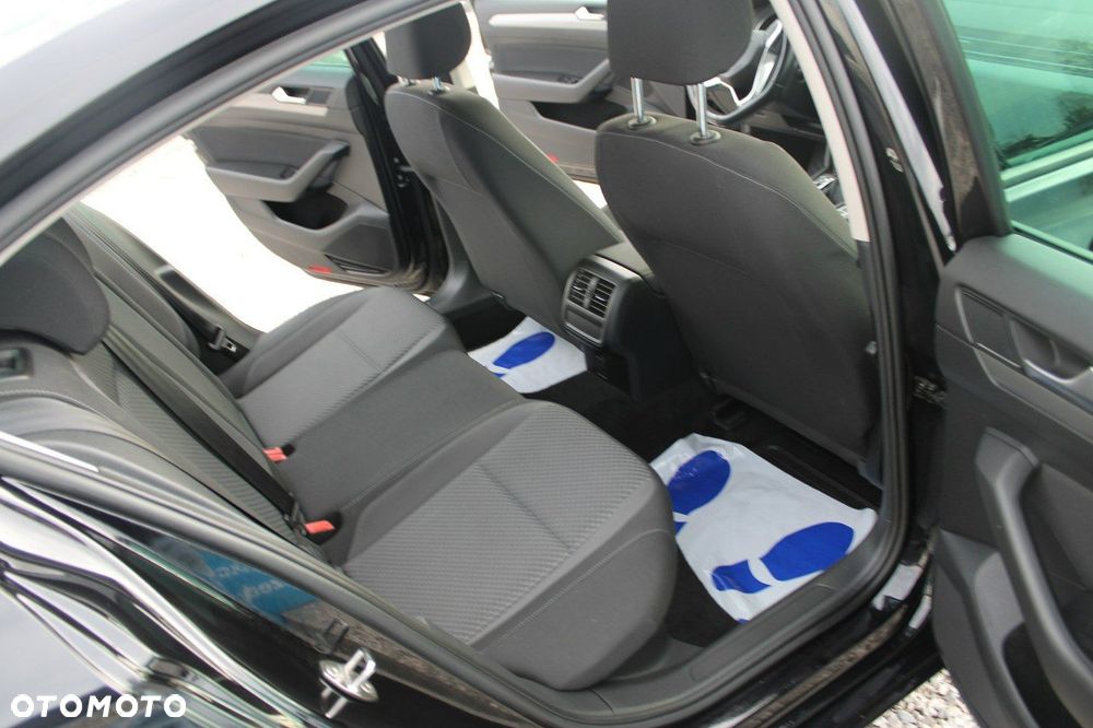 Volkswagen Passat - 26