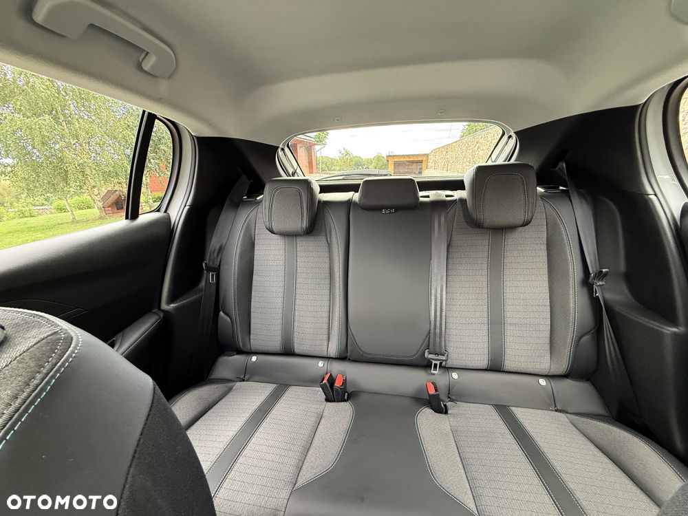 Peugeot 208 - 18