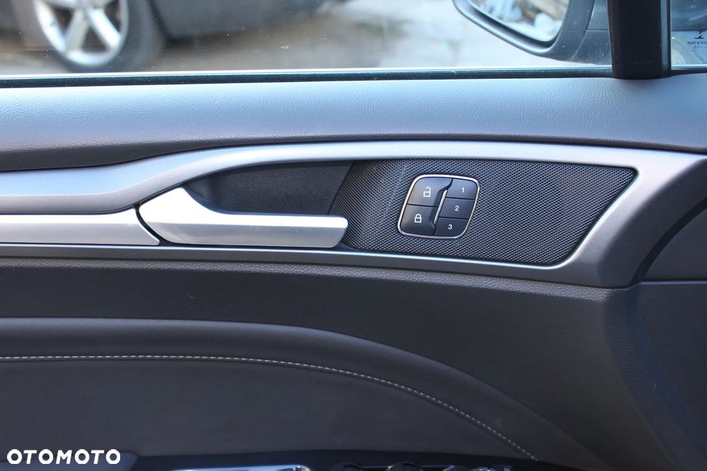 Ford Mondeo 2.0 TDCi STart-Stopp Titanium - 4