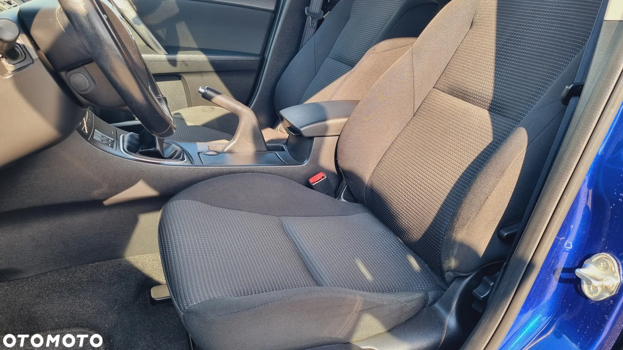 Mazda 3 1.6 Exclusive + - 12