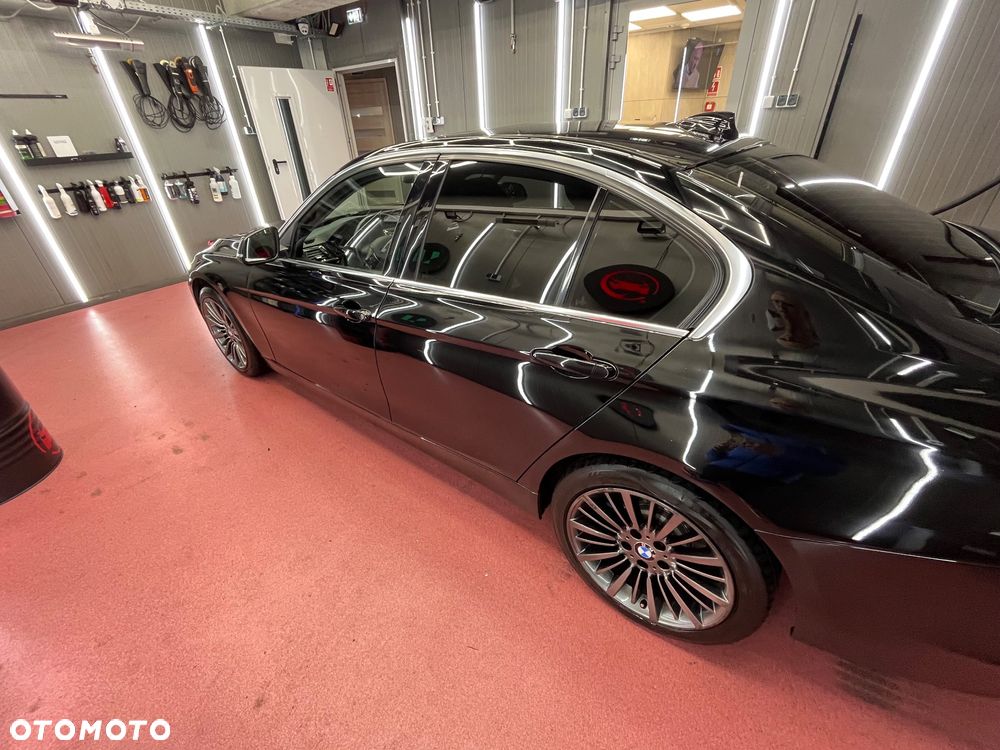 BMW Seria 3 328i xDrive Luxury Line - 4