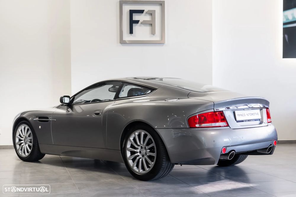 Aston Martin Vanquish - 3