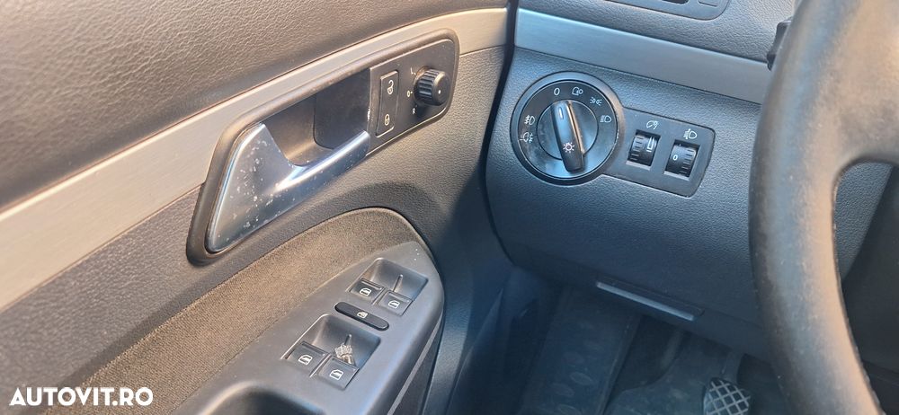 Volkswagen Touran 2.0 TDI DPF BlueMotion Technology Comfortline - 7