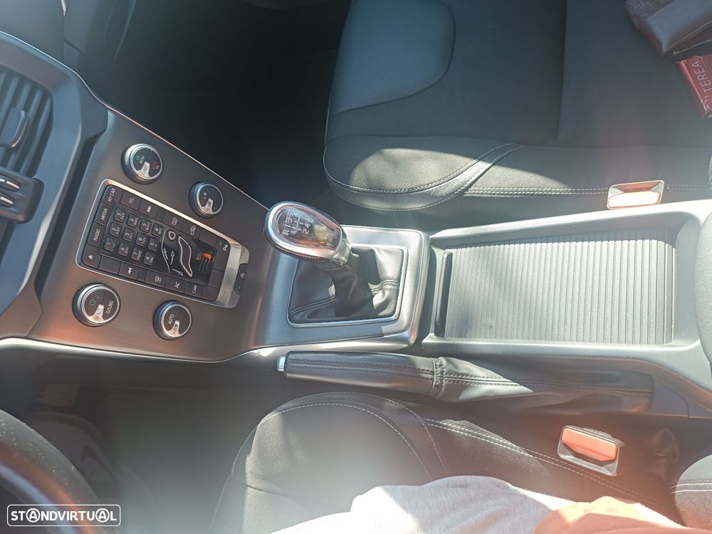 Volvo V40 1.6 D2 Momentum - 24