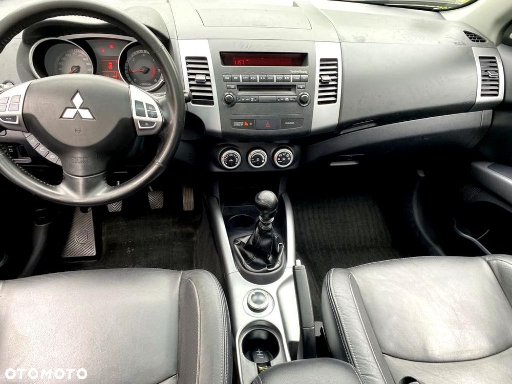 Mitsubishi Outlander 2.0 DID Instyle NAVI - 34