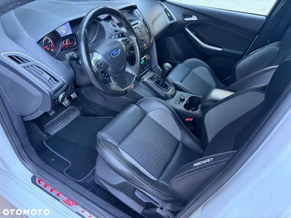 Ford Focus 2.0 EcoBoost ST mit Leder-Sport-Paket - 20