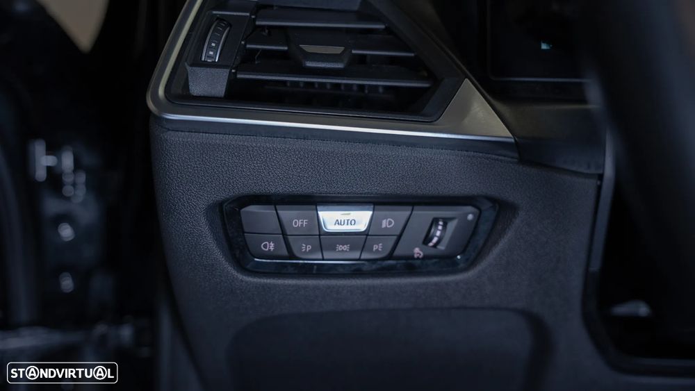 BMW 320 d Touring Pack Desportivo M Auto - 15