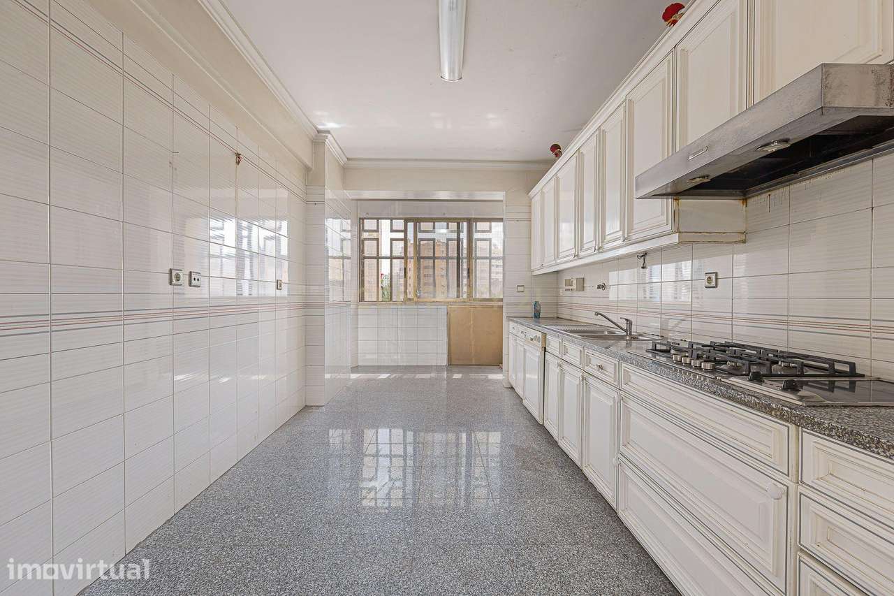 T4 com 180 m² e Garagem Box no Areeiro, Lisboa - Grande imagem: 3/38