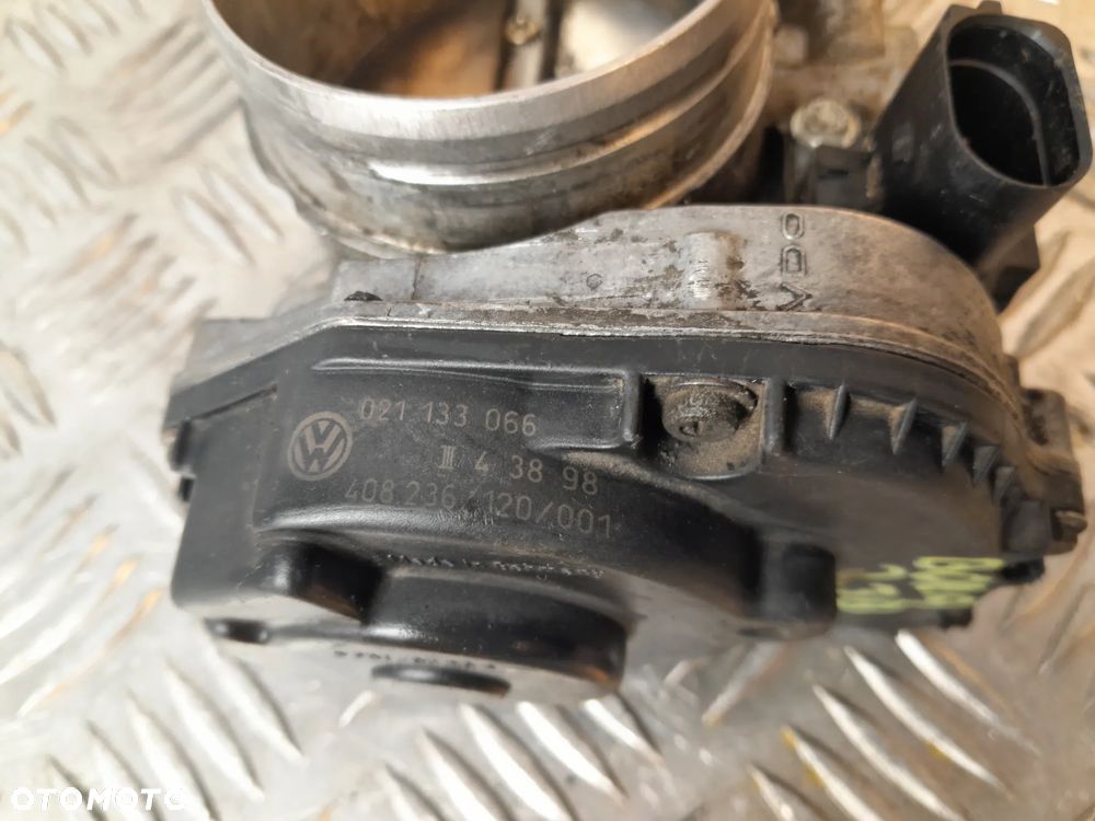 Przepustnica VW Audi Seat Skoda 97-06r. 2.3 VR5  021133066 - 7
