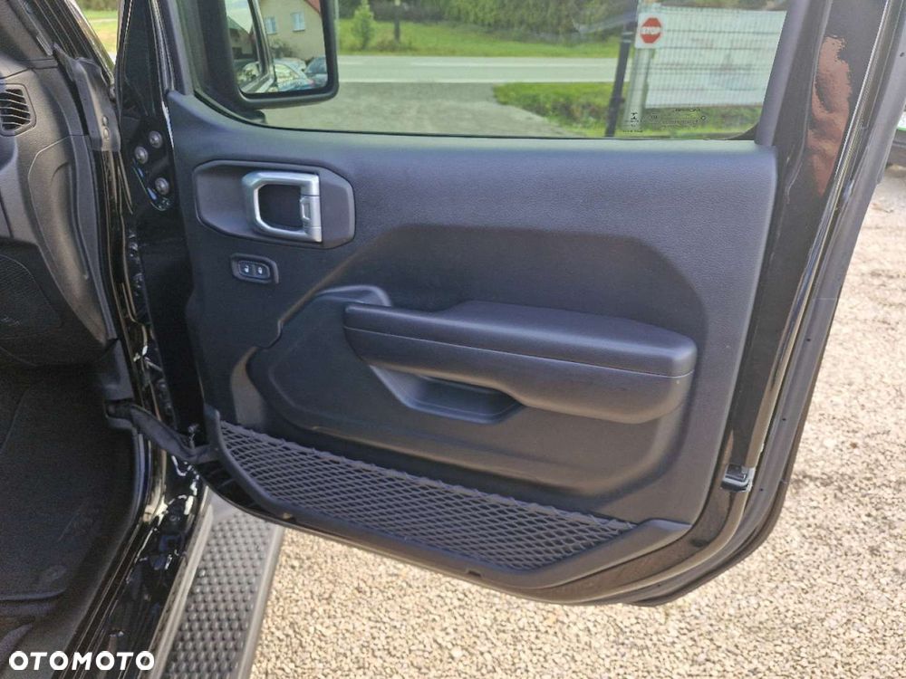 Jeep Wrangler - 25