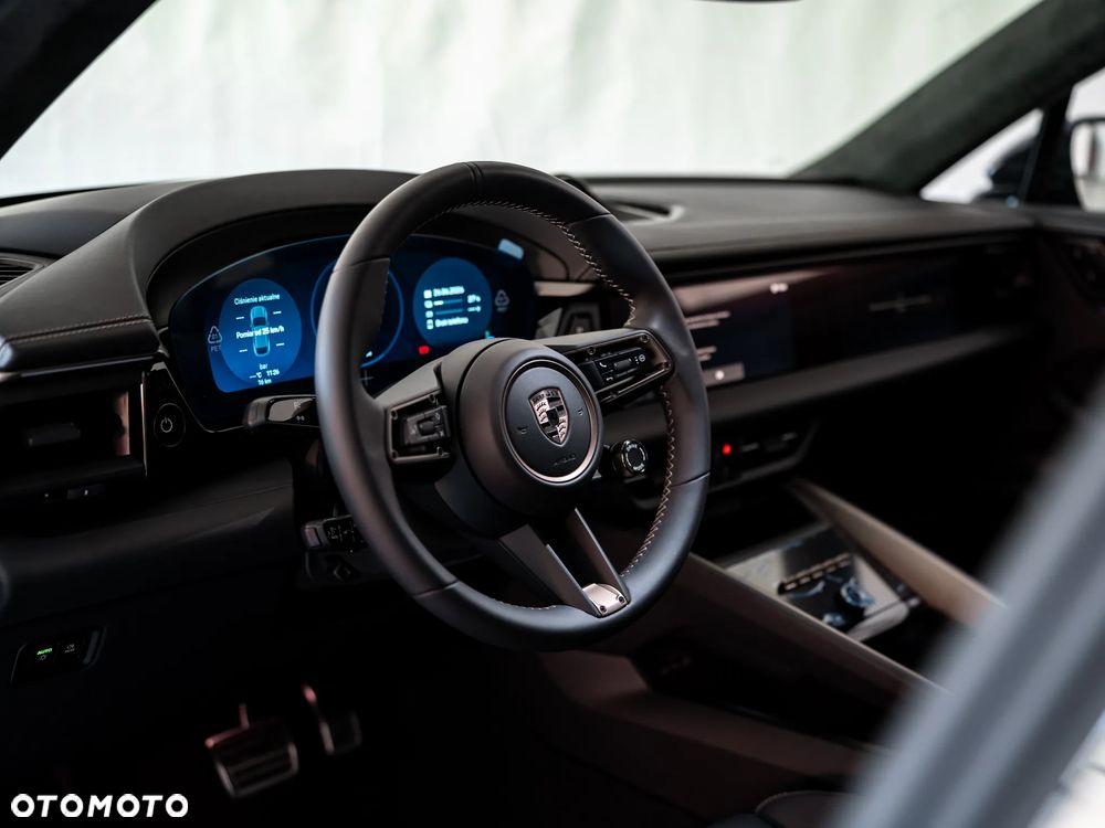 Porsche Macan Turbo - 12