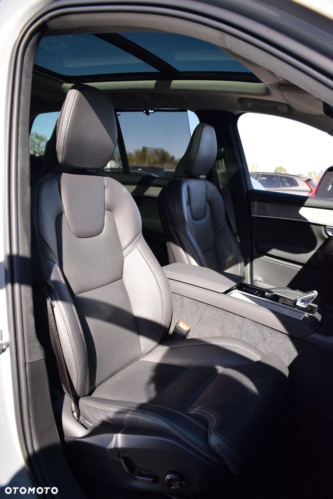 Volvo XC 90 - 22