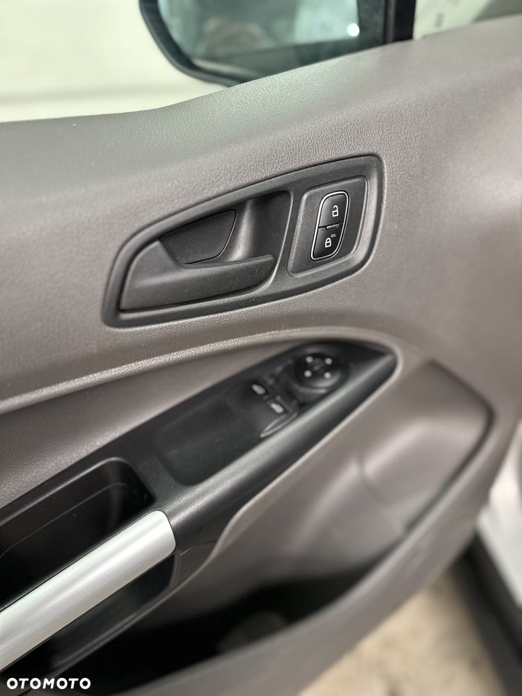 Ford Transit Connect - 21